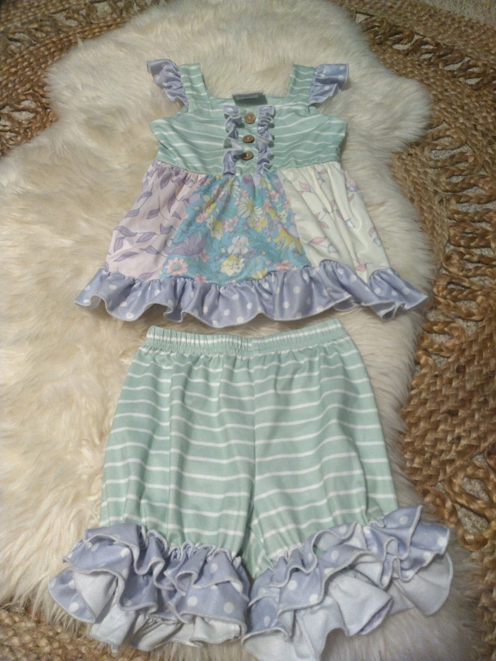 Pastel Buds & Blooms Floral Striped Ruffle Top & Shorts Set in size S (5-6)